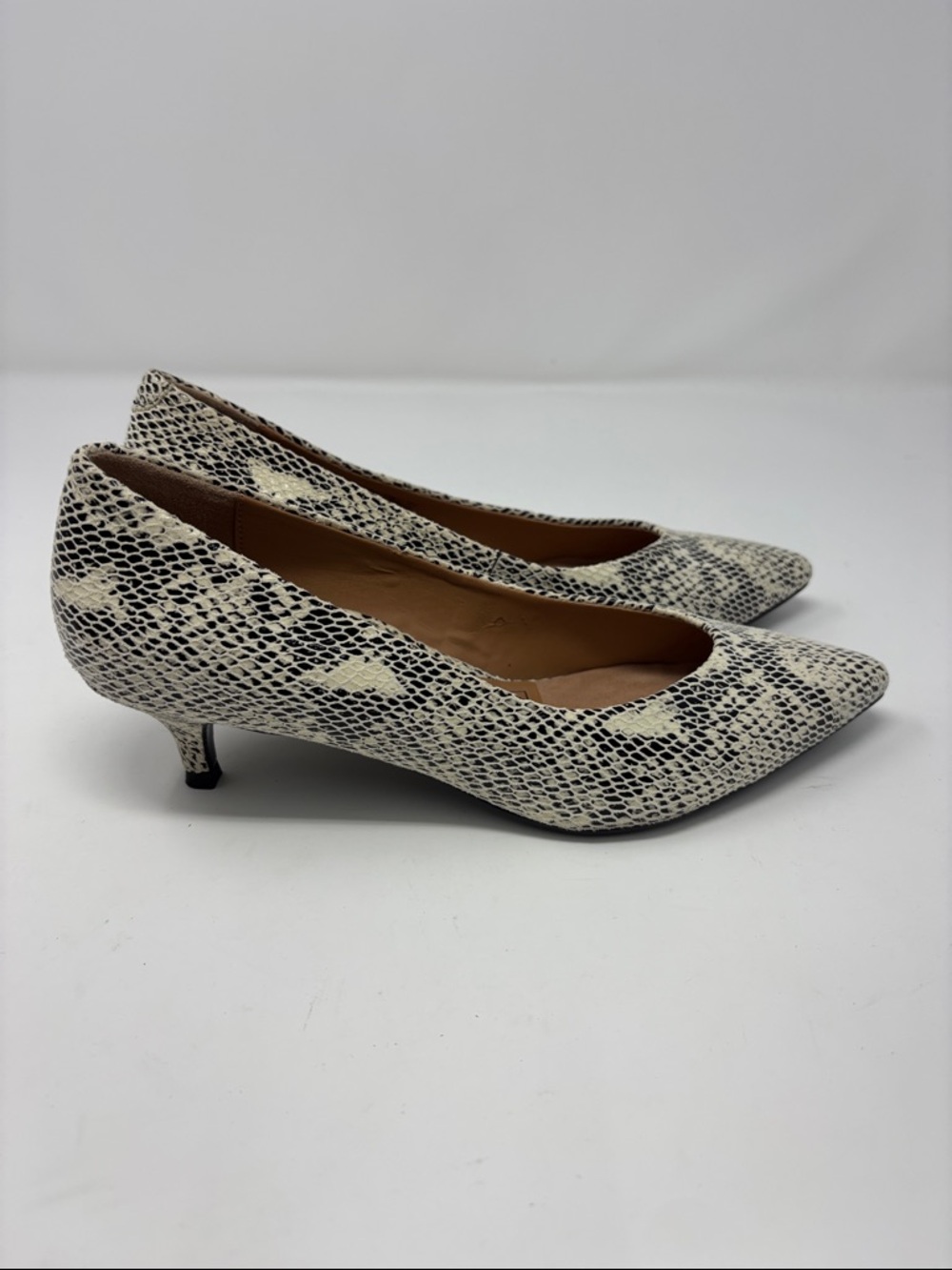 Vionic | 7 Josie Snake-Print Pointed Toe Flats in Cream and Black - Picture 3 of 7